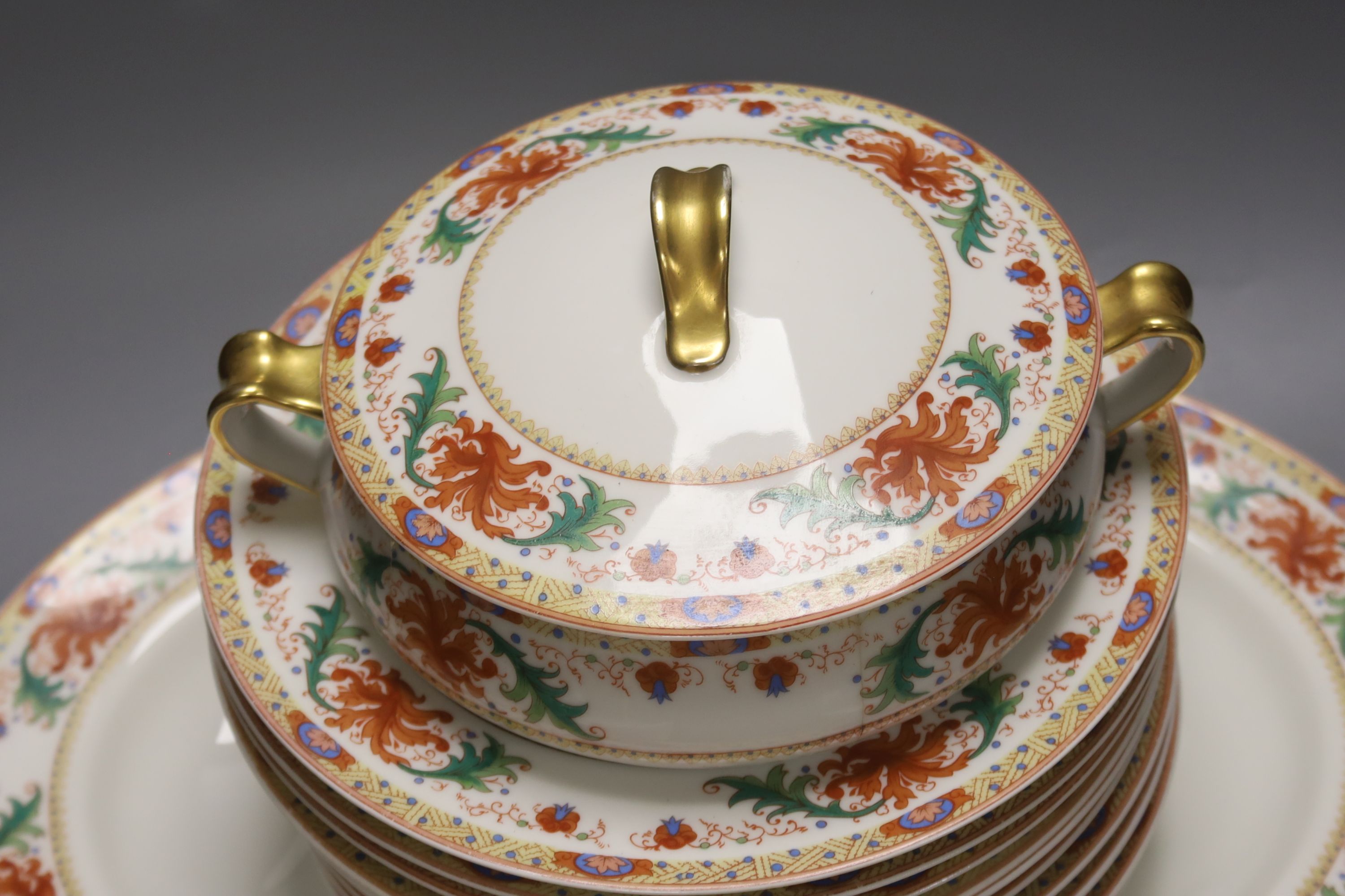 A Haviland Limoges part dinner service